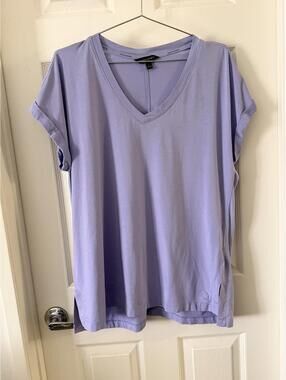 Banana Republic Lavender V-Neck Short Sleeve Top Large